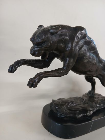 Loet VANDERVEEN ? 

Leopard

Bronze, marble...