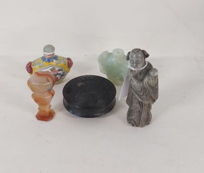 CHINE 

Lot d'objets comprenant : 

- 1 statuette...