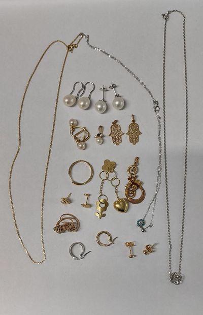ENSEMBLE de bijoux en or 18K comprenant :...
