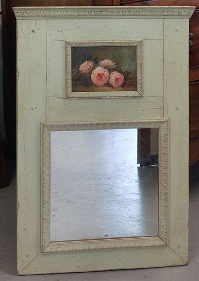 SMALL TRUMP in green lacquered wood decorated...