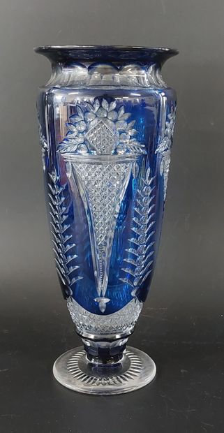 VAL SAINT LAMBERT

Blue cut crystal vase

H...