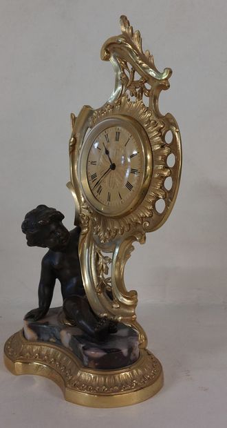 SMALL DESKTOP HANGER in gilt bronze, chased,...