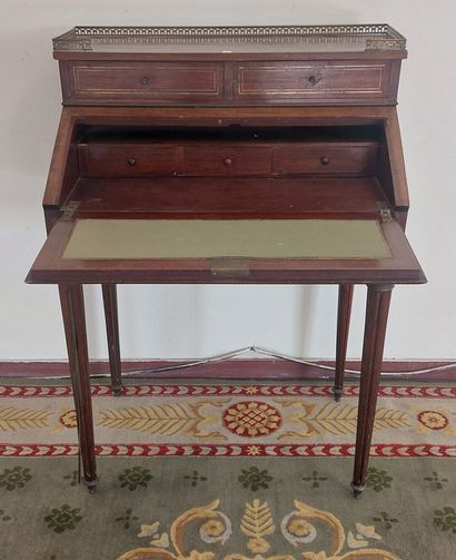 PENTE DESK in mahogany and mahogany veneer...