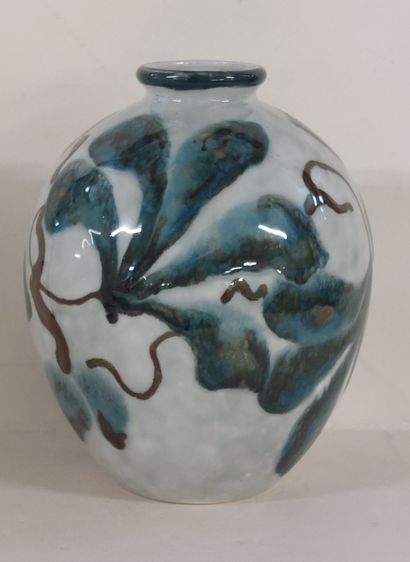 THARAUD LIMOGES

Vase boule en porcelaine...