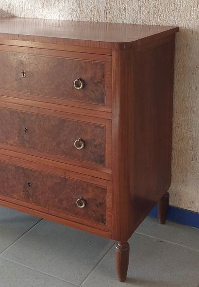 PETITE COMMODE en bois de placage et bois...