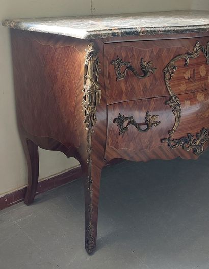 WOODEN COMMODE in veneer and marquetry with...