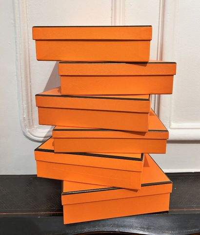 HERMES PARIS

6 boites carrées en carton...