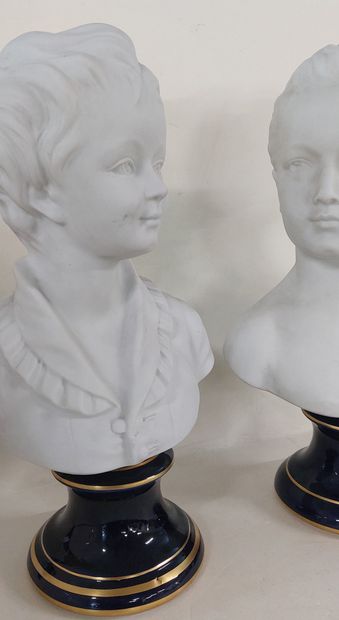THARAUD LIMOGES

Deux grands bustes en biscuit...