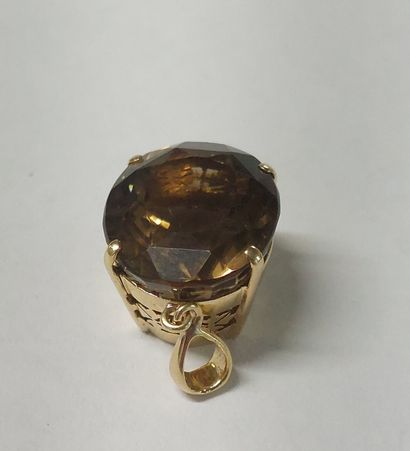 Oval pendant set in openwork 18K yellow gold...