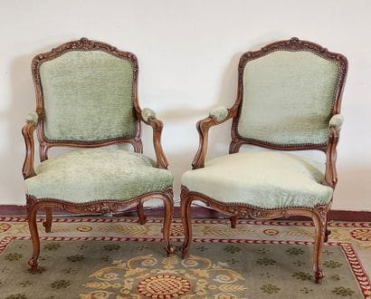PAIR OF FLAT-BACKED ARMCHAIRS in natural,...
