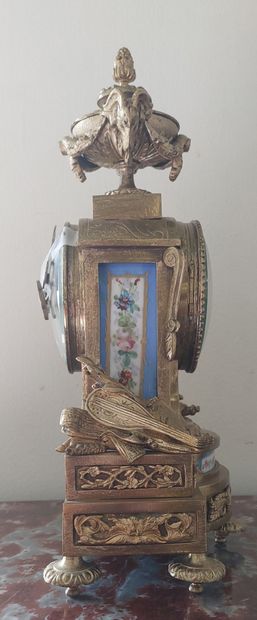 PENDULE in gilt bronze, chased and porcelain...