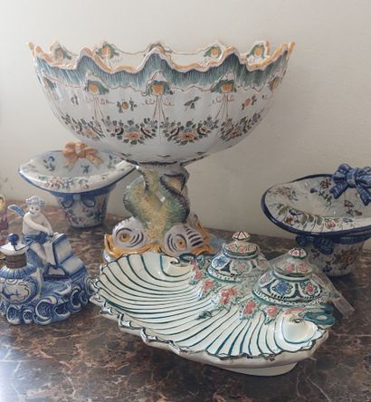 LOT including : 

- 2 earthenware inkwells...
