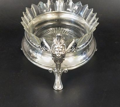 SURTOUT DE TABLE en argent et sa verrerie,...