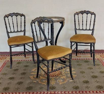 NAPOLEON III SET including:

- 1 tripod pedestal...