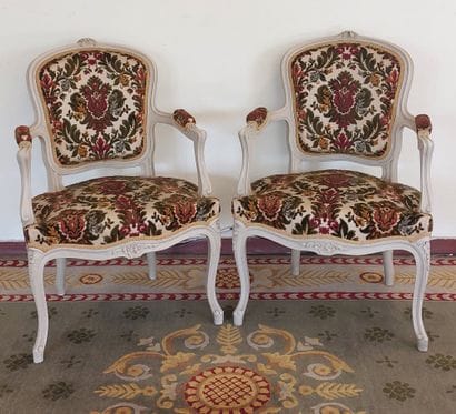 PAIR OF ARMCHAIRS in moulded lacquered wood...