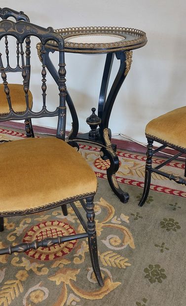NAPOLEON III SET including:

- 1 tripod pedestal...