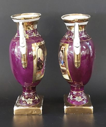 PAIR OF VASES in porcelain of Paris decorated...