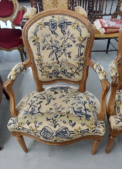 PAIR OF ARMCHAIRS in natural wood, fluted...