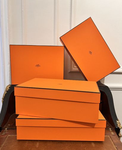 HERMES PARIS

4 boites en carton orange.

30...