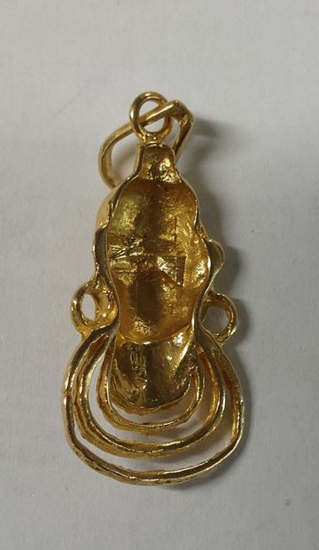 18K gold pendant featuring an African woman's...
