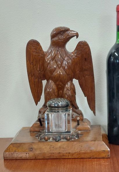 ENCRIER en bois à décor d'aigle, réservoir...