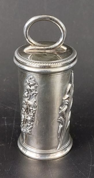 Silver MUSCADE NUT RING 

H : 8 cm 

weight...