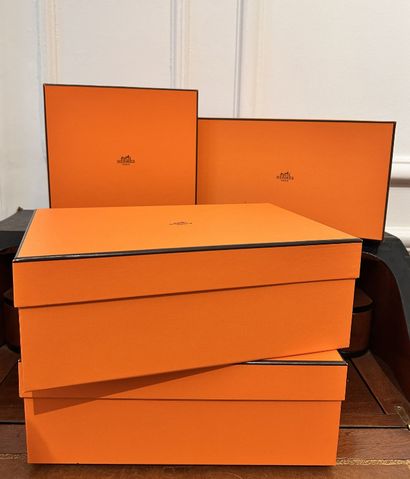 HERMES PARIS

4 boites en carton orange.

21...