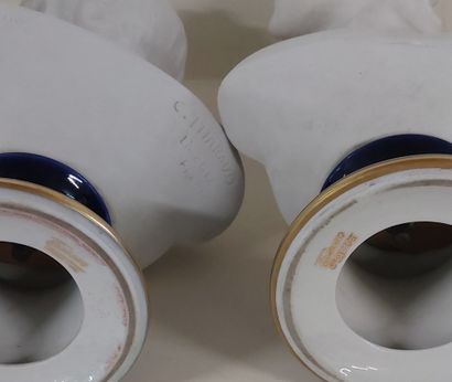 THARAUD LIMOGES

Deux grands bustes en biscuit...