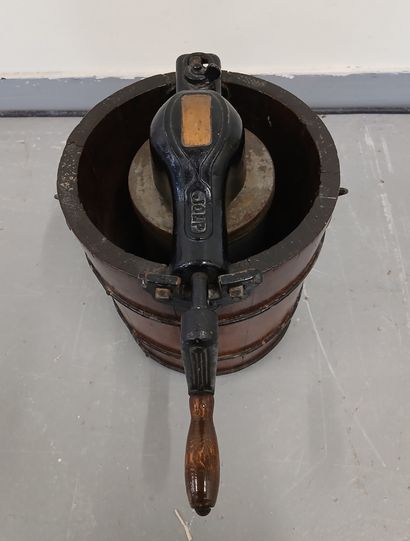 JOLP

Sorbetière 

H : 32 cm