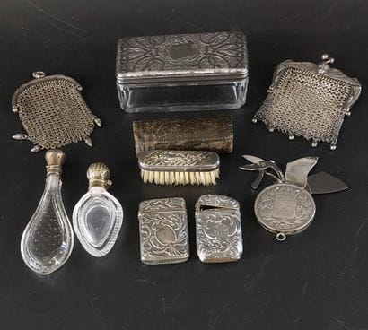 LOT OF SILVER OBJECTS including :

- 2 silver...