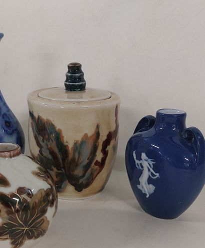 THARAUD LIMOGES

3 vases et 1 pot couvert...