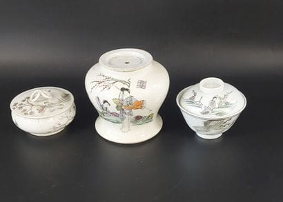 CHINA

Set comprising a covered pot, a covered...