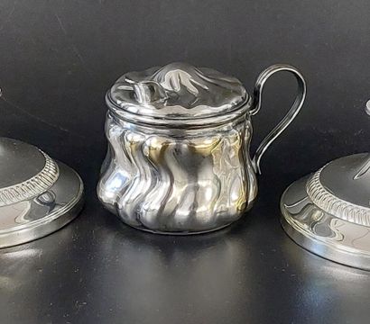 PAIRE DE BOUGEOIRS en métal argenté

H :...