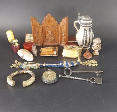 LOT OF WINDOW OBJECTS including 

small bronze...