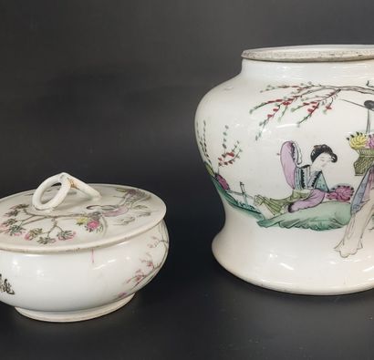 CHINA

Set comprising a covered pot, a covered...
