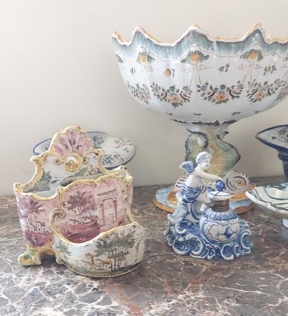 LOT including : 

- 2 earthenware inkwells...