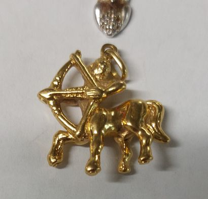 Sagittarius pendant in 18K yellow gold.

Weight:...