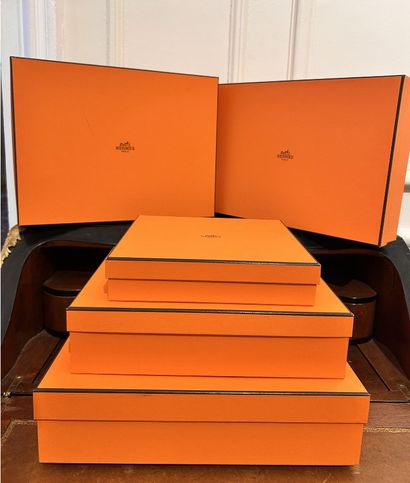 HERMES PARIS

5 boites en carton orange.

25...