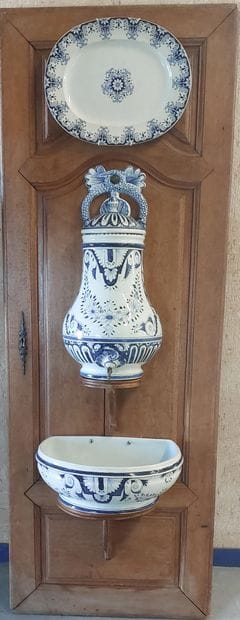 FOUNTAIN and its earthenware basin with blue...