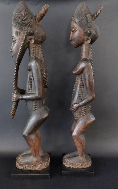 BAOULE 

Two statuettes in carved wood 

20th...