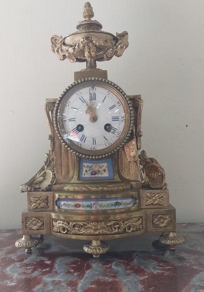 PENDULE in gilt bronze, chased and porcelain...