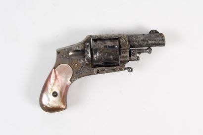 SMALL REVOLVER
called bulldog, caliber 320,...
