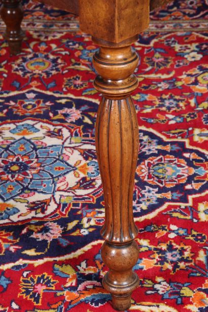 Grande table de salle à manger en noyer,...