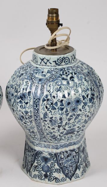 DELFT.
Pair of earthenware vases with blue...