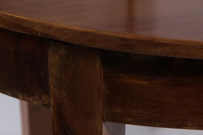 TABLE DE SALLE À MANGER DE STYLE DIRECTOIRE
en...