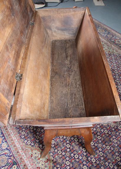 MAIE
in natural wood, molded and carved with...