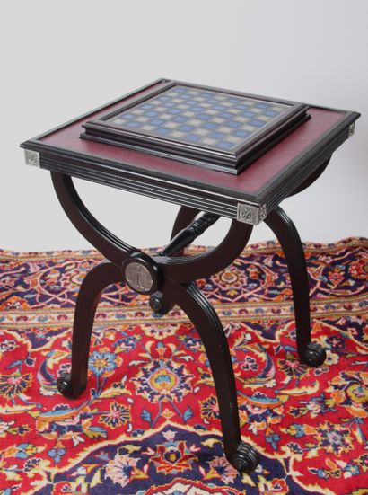 FRANKLIN MINT Table d'échec
En bois noirçi...