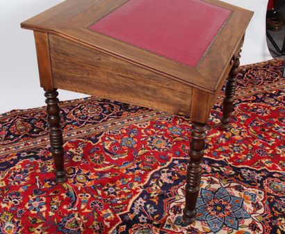 Bureau de pente en noyer et placage de noyer,...