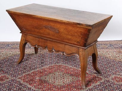 MAIE
in natural wood, molded and carved with...