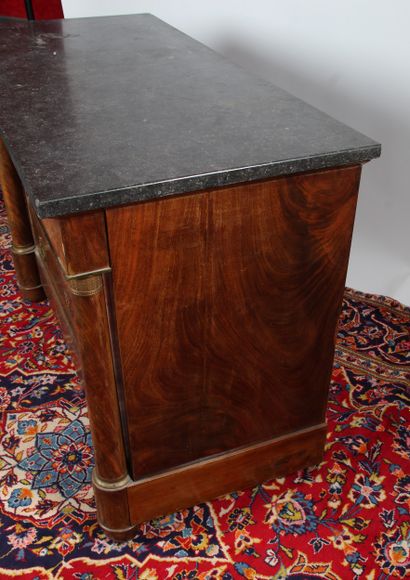 COMMODE D'ÉPOQUE EMPIRE
en acajou et placage...